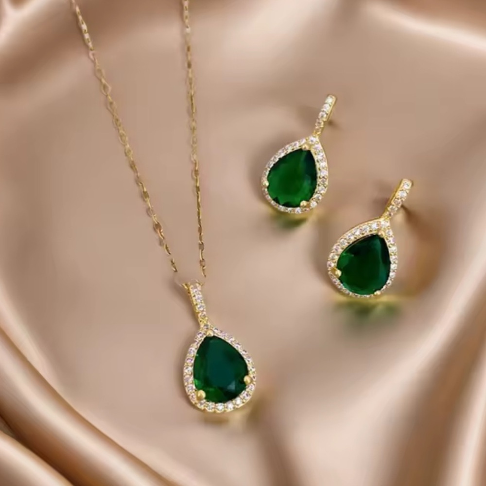 Emerald Teardrop Pendant Necklace & Earrings Set - Green